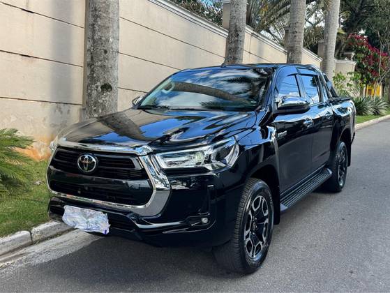 TOYOTA HILUX 2.8 D-4D TURBO DIESEL CD SRX 4X4 AUTOMÁTICO